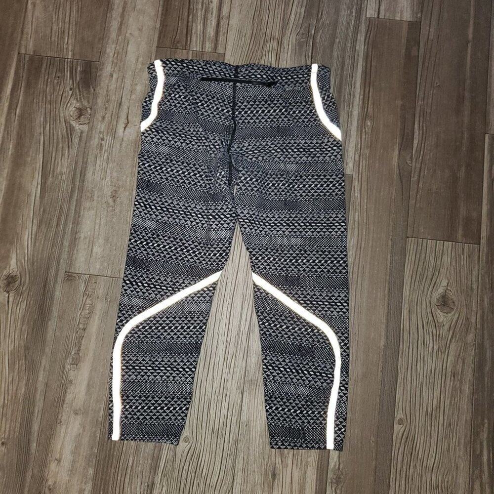 Nike Dri-Fit Lux Capri Reflective Crop LeggingsEUC - Picture 6 of 8